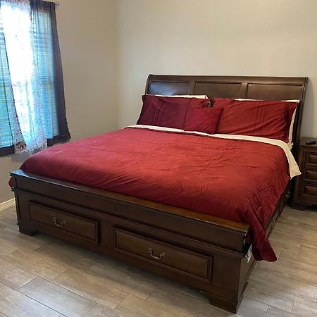 Cozy Getaway With King Bed Near Utrgv Apartment Edinburg Exterior photo