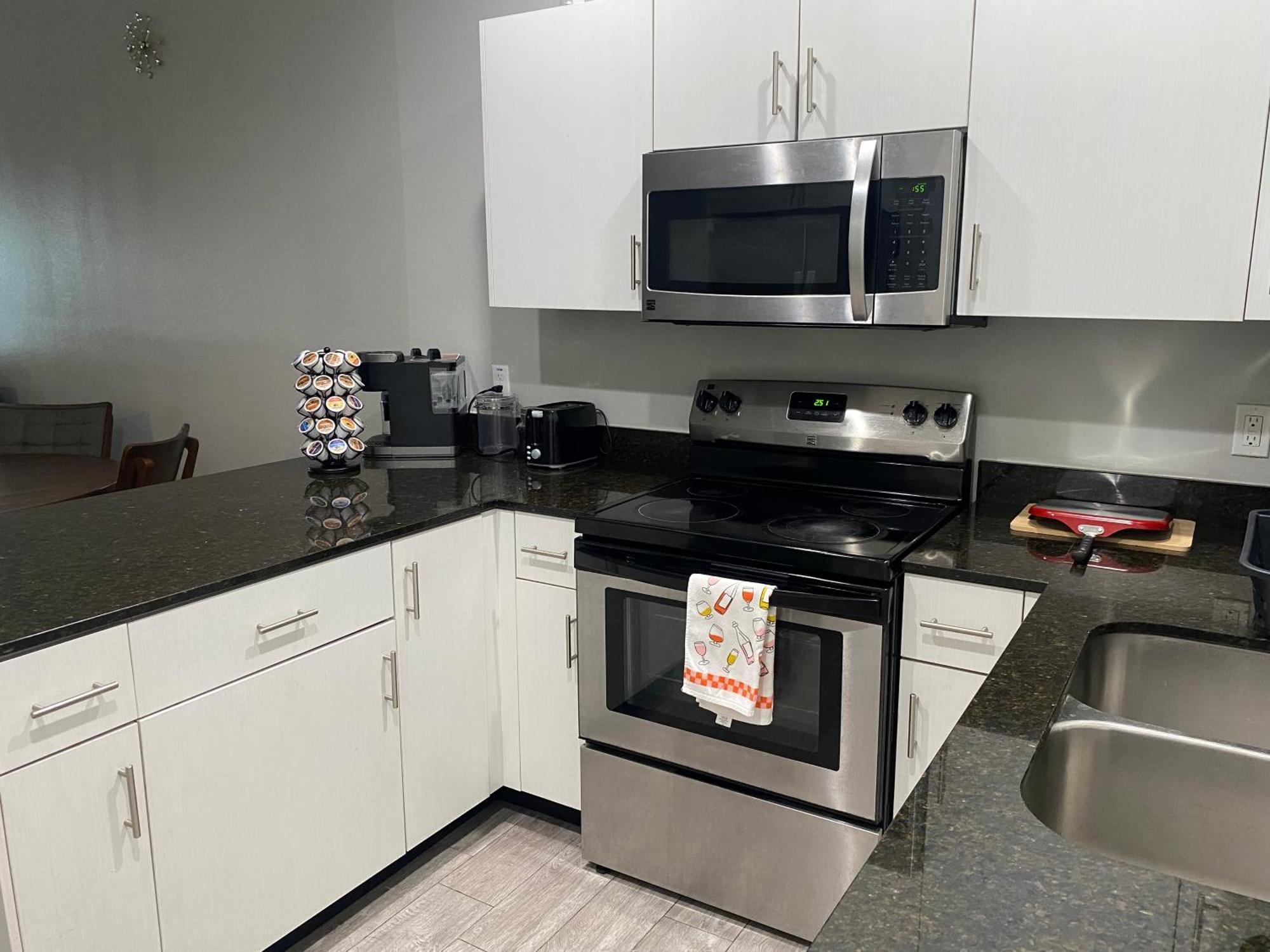 Cozy Getaway With King Bed Near Utrgv Apartment Edinburg Exterior photo