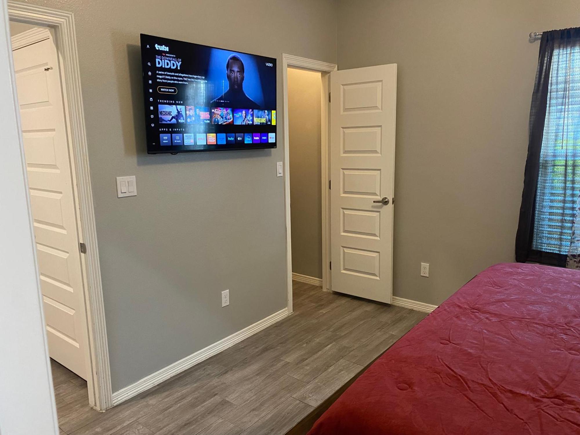 Cozy Getaway With King Bed Near Utrgv Apartment Edinburg Exterior photo
