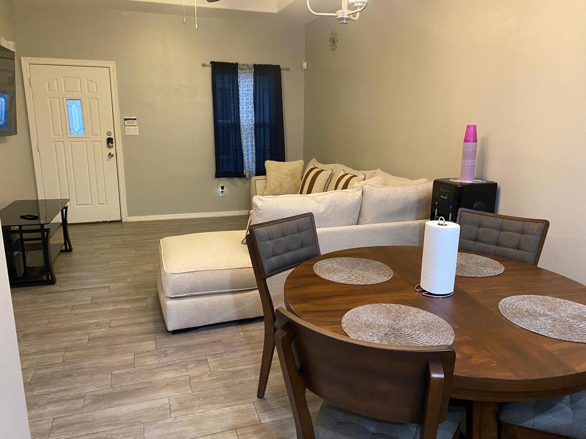 Cozy Getaway With King Bed Near Utrgv Apartment Edinburg Exterior photo